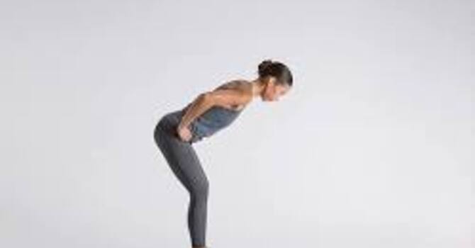 Hip Hinge vs. Bending Through Your Back: What's the Difference?